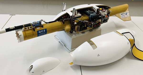 GFZ-Messpod von der ZHAW School of Engineering. Leichtbau für Messflüge mit Drohnen. Mitwirkung bei der Struktur-Konzeption sowie Fabrikation und Zusammenbau der Faserverbundbauteile zu fertigen Komponenten.